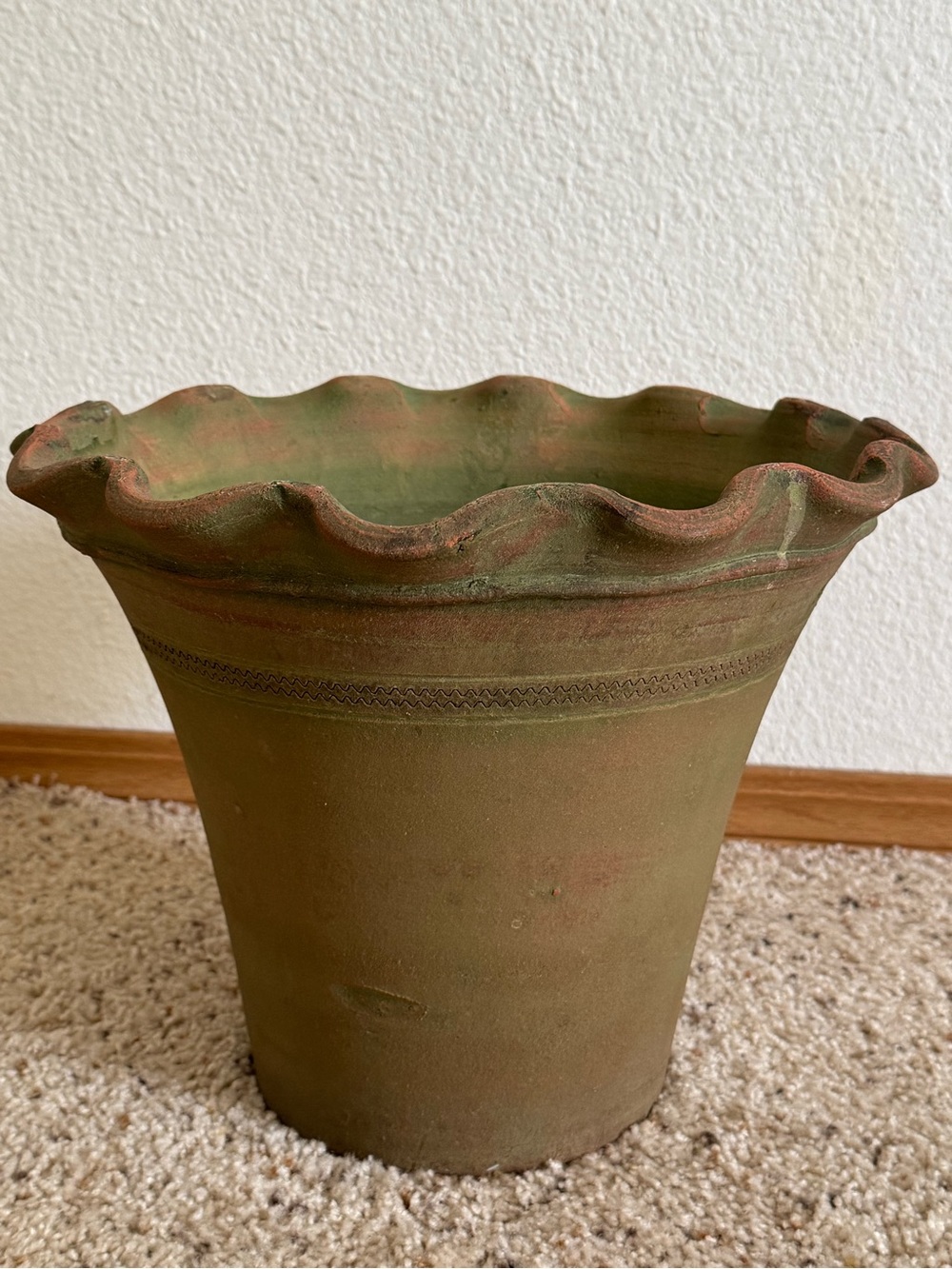 G. Wolff & Co. 2007 #10 Ruffled Edge Planter Flower Pot - Picture 6 of 11